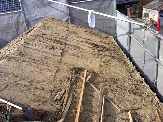 丁寧に桟木などを撤去